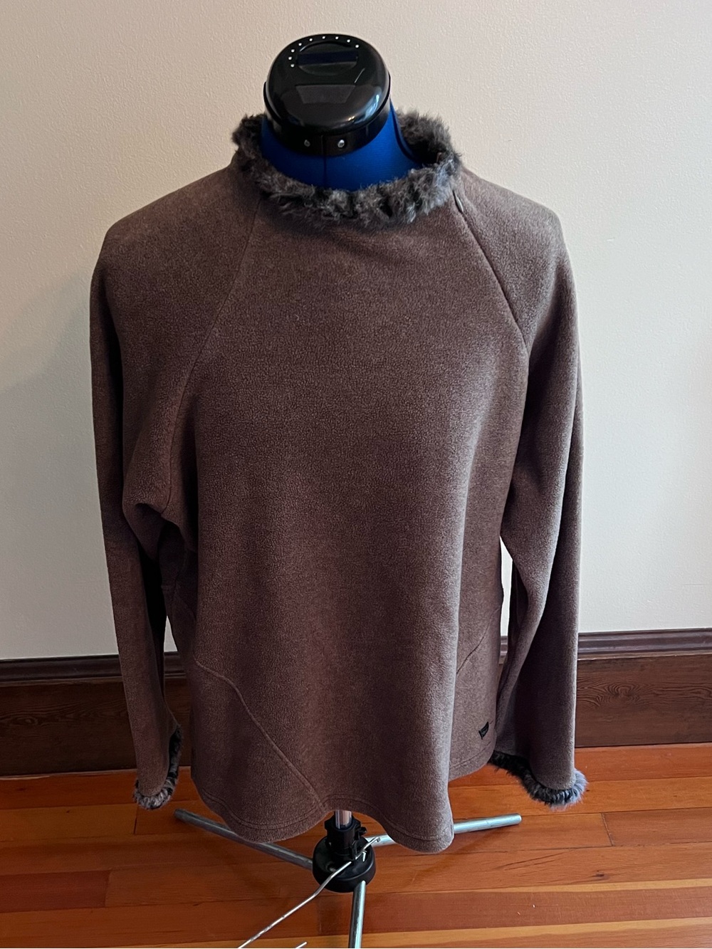 Wooly Bully Wear Colorado Fleece Faux Fur Trim Mock Neck Pullover - Large